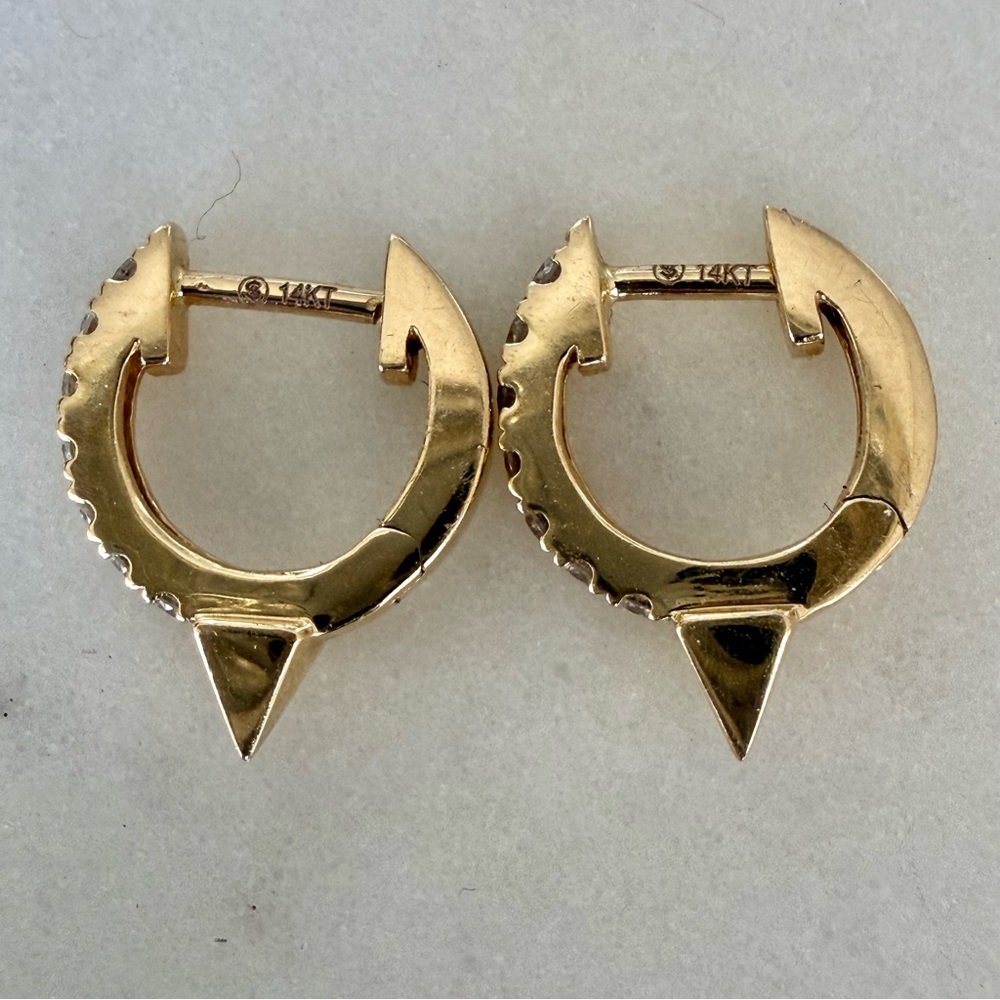 14k gold 💎diamond💎 spike huggie hoops